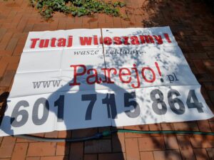 Tutajka Parejo! na parkingu